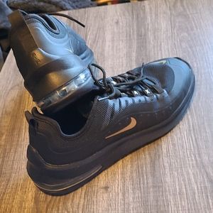 Black and gold air max